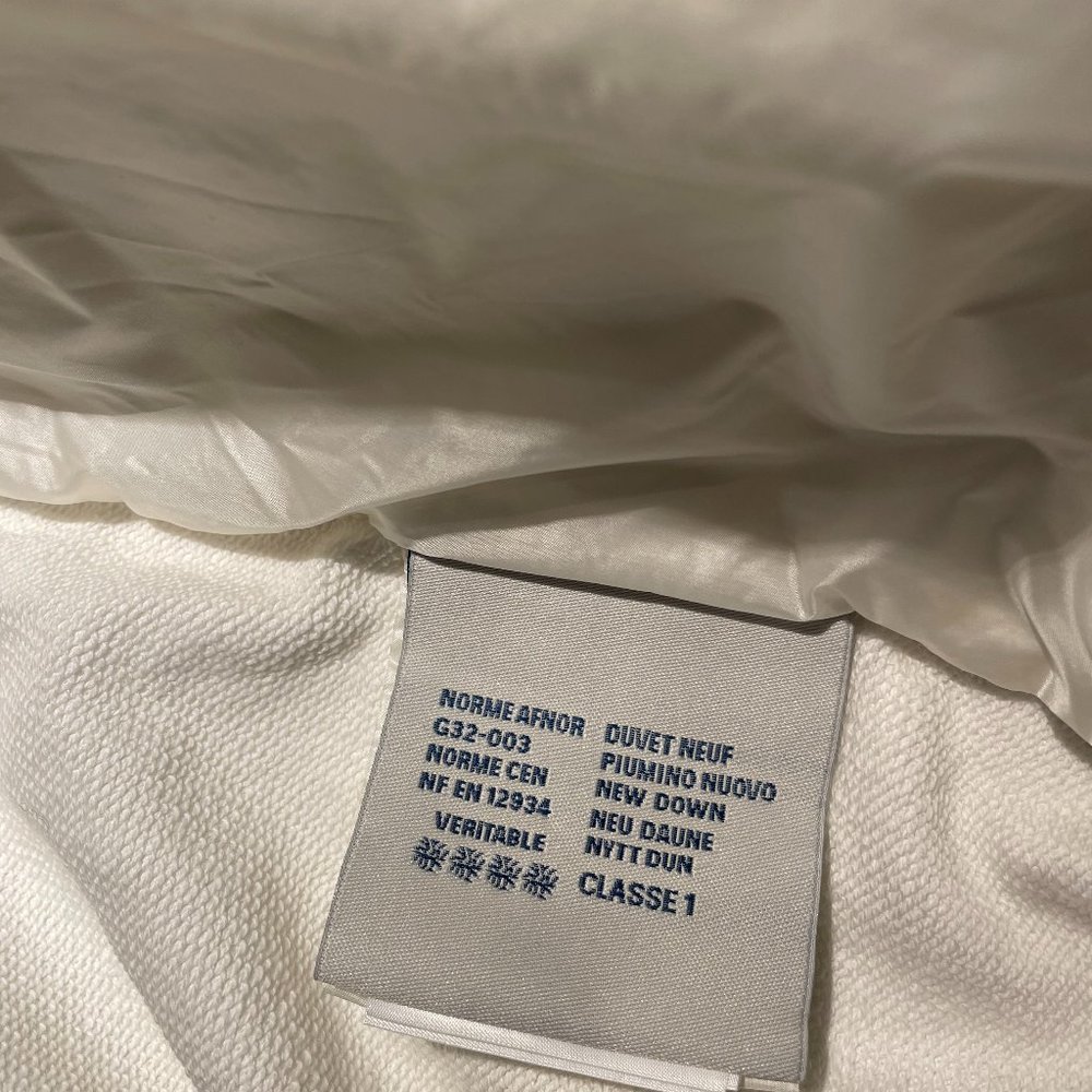 Authentic Moncler White Down Panel Vest - Picture 12 of 14